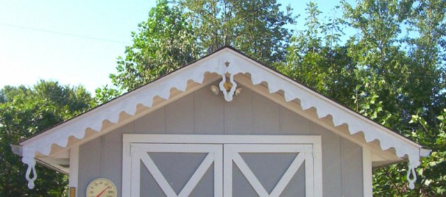 Closeup of the gingerbread trim on John Caples' Reading Co. Tool Shed