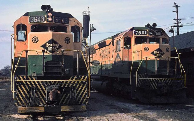 Reading GP35 #3643 and SD45 #7601 at an unidentified terminal facility.