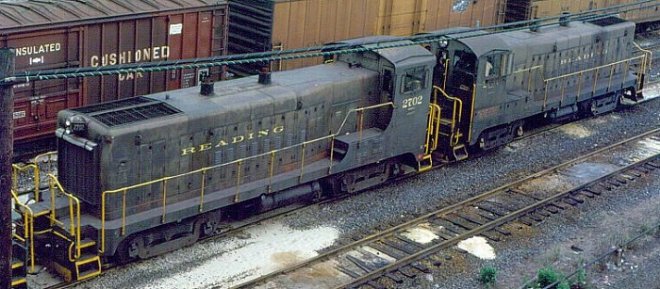 A pair of Reading SW-1200m locomotives on a transfer run in Camden, NJ.