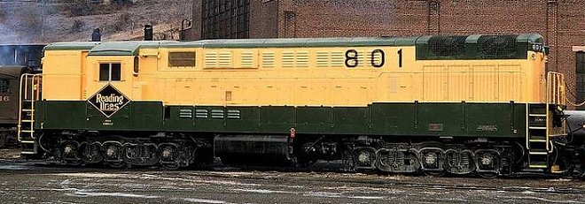 Reading Trainmaster #801 after its repainting into the 1960s yellow-and-green scheme.